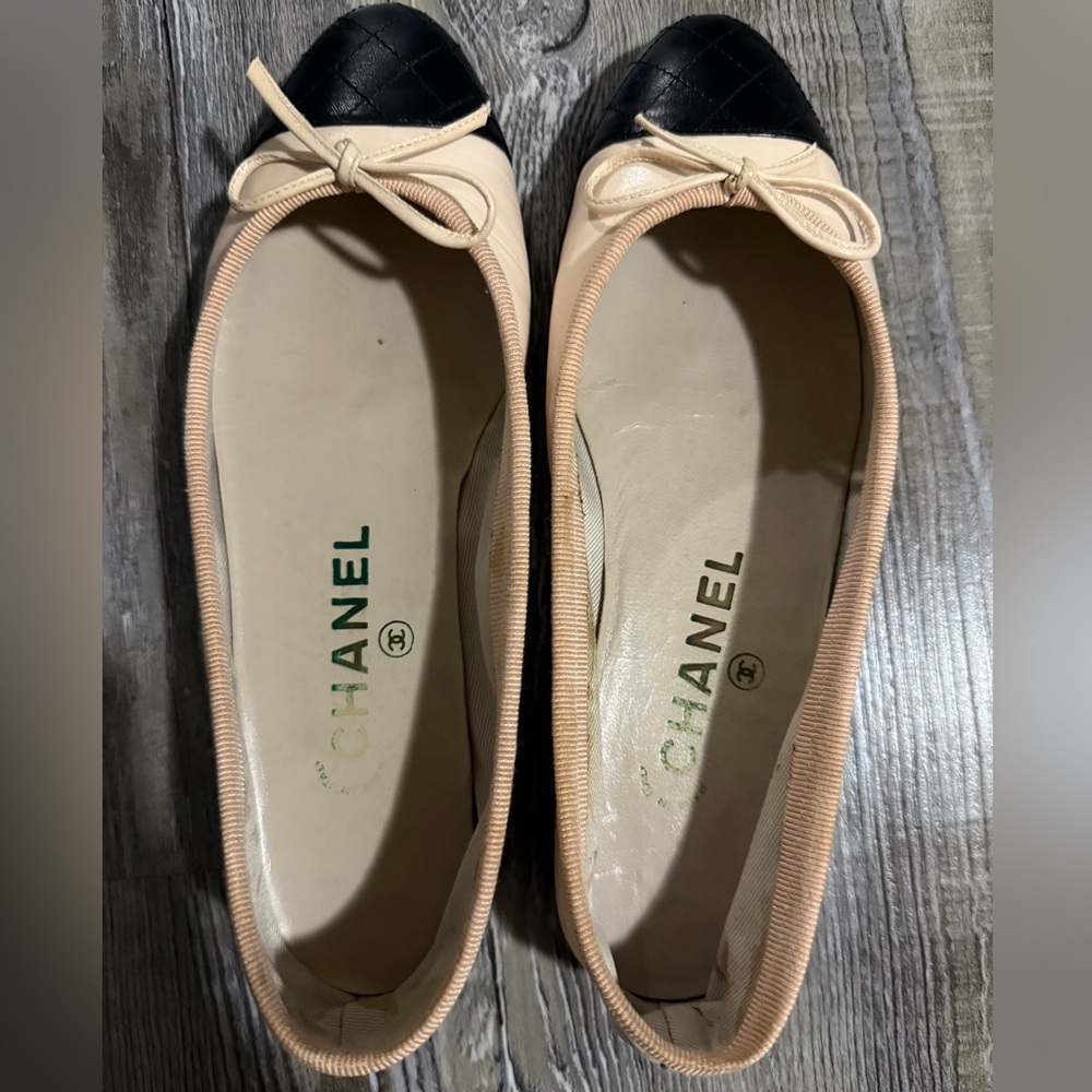 CHANEL Cream Flats with Minimalist Design